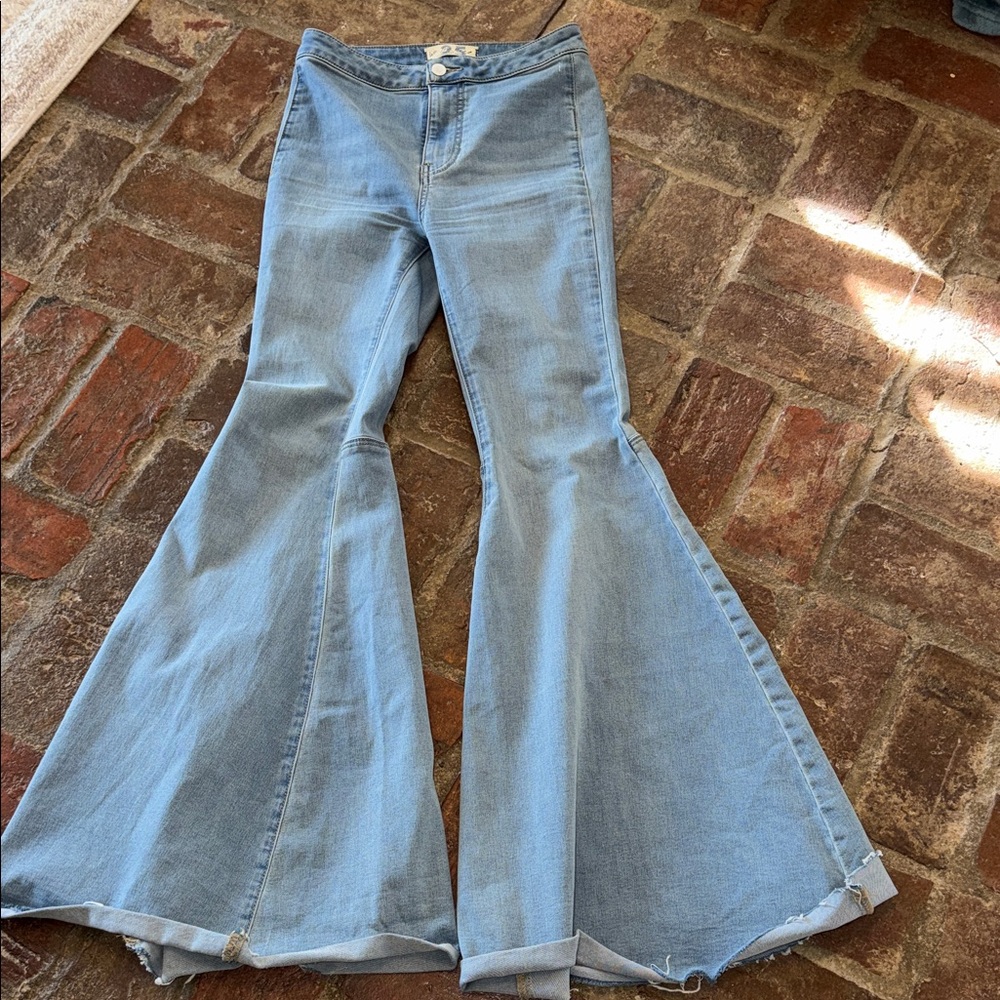 ⭐️Free People Just Float on Flare High Rise Jeans⭐️ - Picture 4 of 7